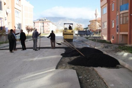 Erzincan'da asfalt çalışmaları aralıksız devam ediyor