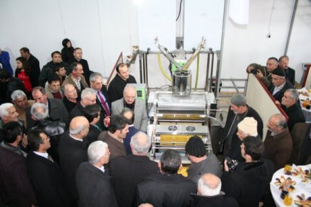 Erzincan'da bal mumu sıkma ve petek basma tesisi açıldı