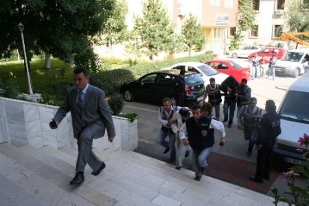 Erzincan'da Cinayet Zanlıları Adliyeye Çıkarıldı
