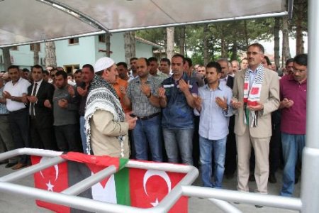 Erzincan'da Gıyabi Cenaze Namazından Sonra İsrail Bayrağı Yakıldı