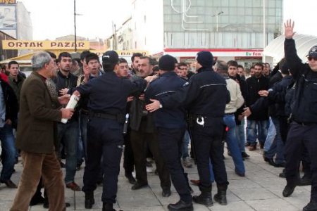 Erzincan'da Göstericilere Meydan Dayağı