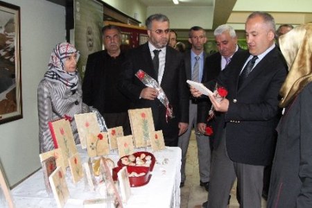 Erzincan'da 'Kutlu Doğum' anısına ebru sergisi açıldı