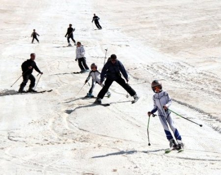 Erzincan'da mayıs ayında kayak keyfi
