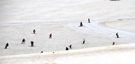 Erzincan'da mayıs ayında kayak keyfi