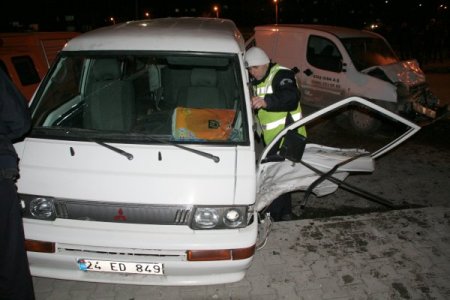 Erzincan'da Trafik Kazası: 9 Yaralı