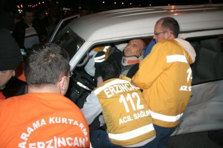 Erzincan'da Trafik Kazası: 9 Yaralı