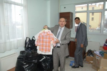 Erzin'de Sosyal Market'e yardımlar çığ gibi büyüyor