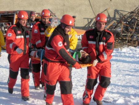 Erzurum Asya Arama Kurtarma ekibi deprem tatbikatı ile gözdoldurdu