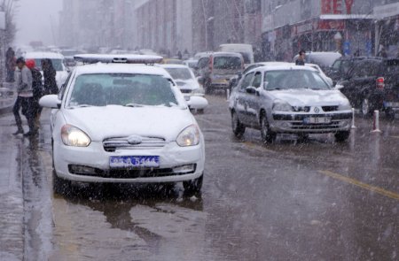 Erzurum bahara beklerken kara teslim oldu