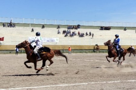 Erzurum mahalli atlı cirit ligi başladı