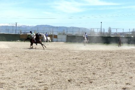 Erzurum mahalli atlı cirit ligi başladı