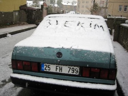Erzurum Şehir Merkezine Mevsimin İkinci Karı Düştü