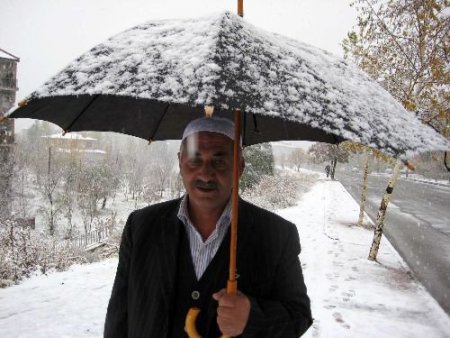 Erzurum Şehir Merkezine Mevsimin İkinci Karı Düştü