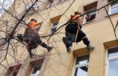 Erzurum Tapu Kadastro'da yangın ve kurtarma tatbikatı yapıldı