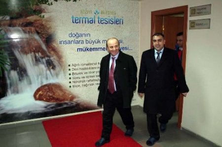 Erzurum Valisi Öztürk, Aziziye Kaplıcaları'nda Ter Attı