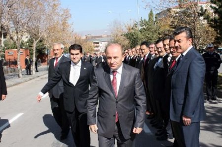 Erzurum'a Atanan Vali Öztürk Görevine Başladı