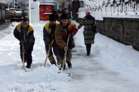 Erzurum'da 267 Köy Yolu Ulaşıma Kapandı
