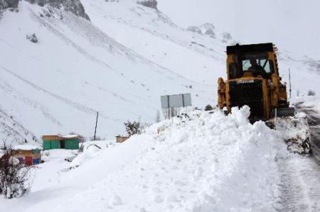 Erzurum'da 267 Köy Yolu Ulaşıma Kapandı