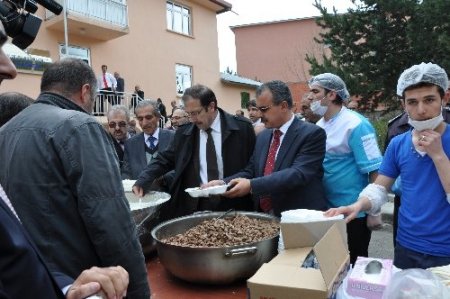 Erzurum'da 5 bin kişiye Kutlu Doğum aşı ikram edildi