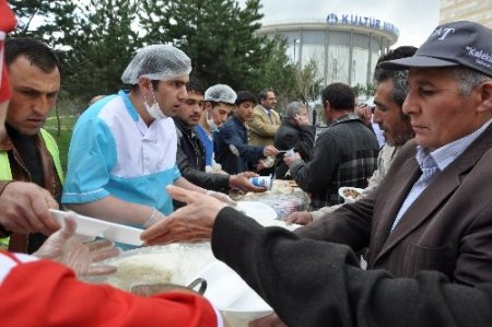 Erzurum'da 5 bin kişiye Kutlu Doğum aşı ikram edildi