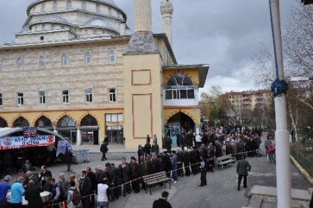 Erzurum'da 5 bin kişiye Kutlu Doğum aşı ikram edildi