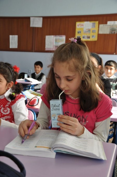 Erzurum’da 71 bin öğrenciye okul sütü dağıtılıyor
