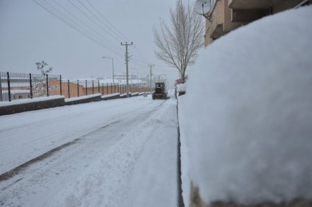 Erzurum’da başlayan kar yağışı aralıklarla devam ediyor