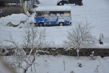 Erzurum’da başlayan kar yağışı aralıklarla devam ediyor
