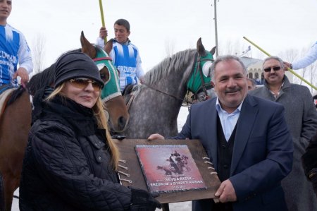 Erzurum'da cirit sporunun hanım ağası da oldu