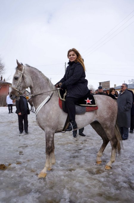 Erzurum'da cirit sporunun hanım ağası da oldu