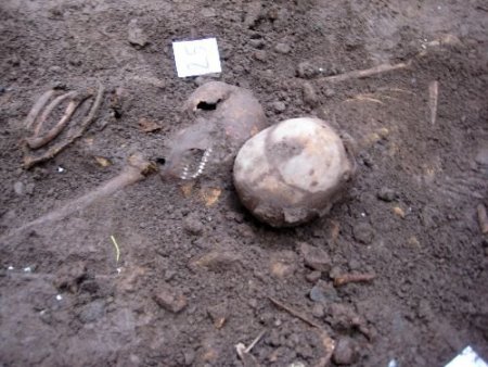 Erzurum'da Dehşetin Belgeleri: Toplu Mezarda Birbirine Sarılmış Baba-oğul İskeleti Bulundu