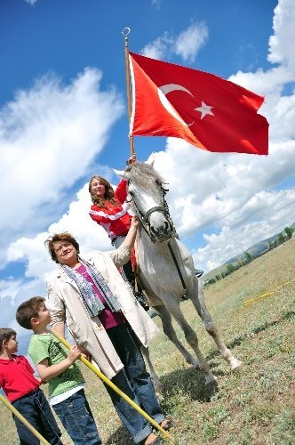 Erzurum’da kadın atlı cirit takımı kuruldu