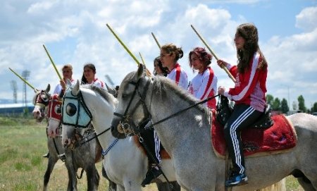 Erzurum’da kadın atlı cirit takımı kuruldu