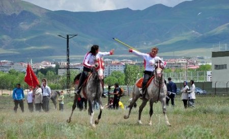 Erzurum’da kadın atlı cirit takımı kuruldu