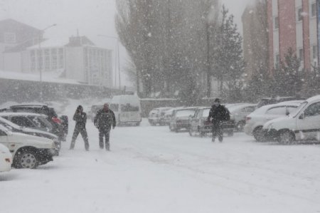 Erzurum’da Kar Fırtınası Etkili Oluyor