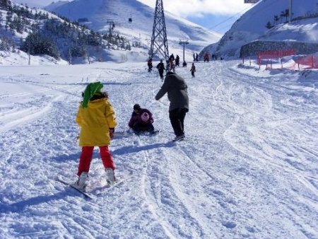 Erzurum'da Kar Yağışı Kayakseverleri Ve Otelcileri Memnun Etti