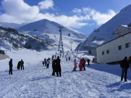 Erzurum'da Kar Yağışı Kayakseverleri Ve Otelcileri Memnun Etti