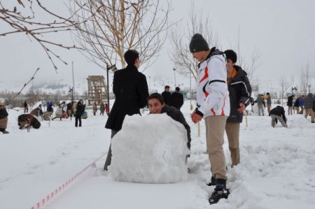 Erzurum'da kardan adam şenliği