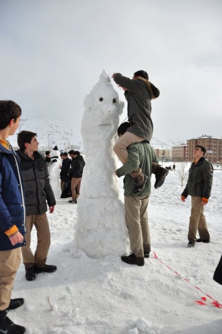 Erzurum'da kardan adam şenliği