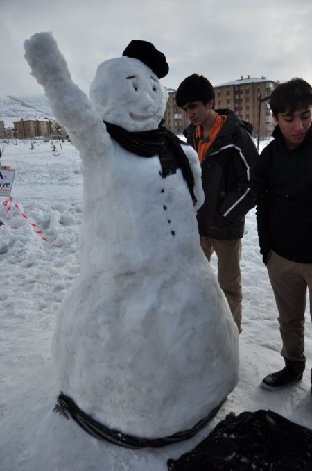 Erzurum'da kardan adam şenliği
