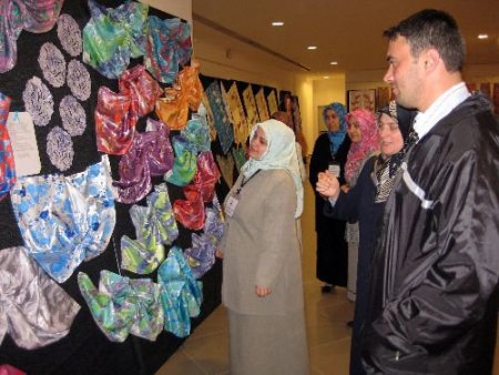 Erzurum'da Kumaş Ebru Sergisi Açıldı