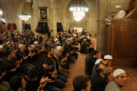 Erzurum’da Mevlit Kandili’nde camiler doldu