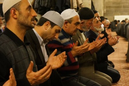 Erzurum’da Mevlit Kandili’nde camiler doldu