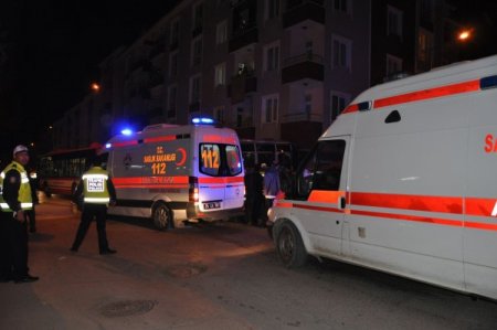 Erzurum'da midibüsün freni boşaldı: 8 yaralı (2)