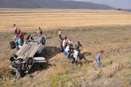 Erzurum’da piknik dönüşü trafik kazası: 7 yaralı