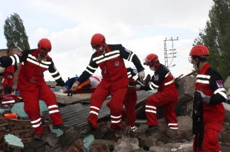 Erzurum'da Sağlık Bakanlığı 2010 Yılı Planlı Eğitim Tatbikatı Gerçeği Aratmadı