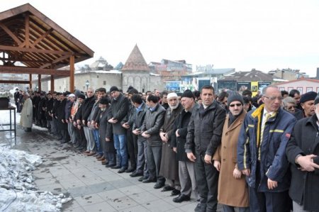 Erzurum'da Suriye'de Ölenler İçin Gıyabi Cenaze Namazı Kılındı