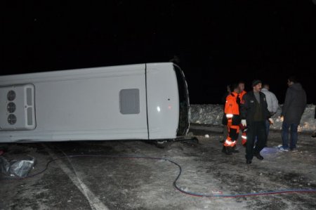 Erzurum’da Trafik Kazası: 1 Ölü 14 Yaralı