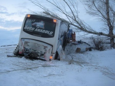 Erzurum'da Trafik Kazası: 10 Yaralı