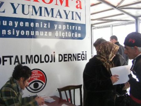 Erzurum'da Vatandaşlar Göz Taramasından Geçiriliyor